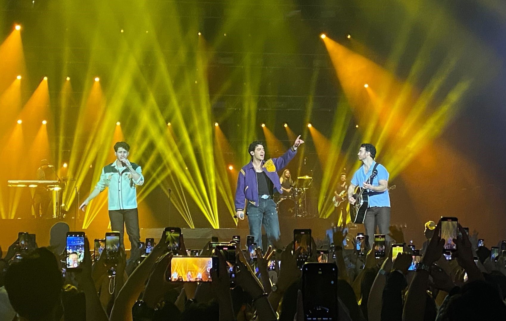 WATCH: Jonas Brothers sing ‘Lovebug,’ ‘Burnin’ Up’ at Manila 2024 concert