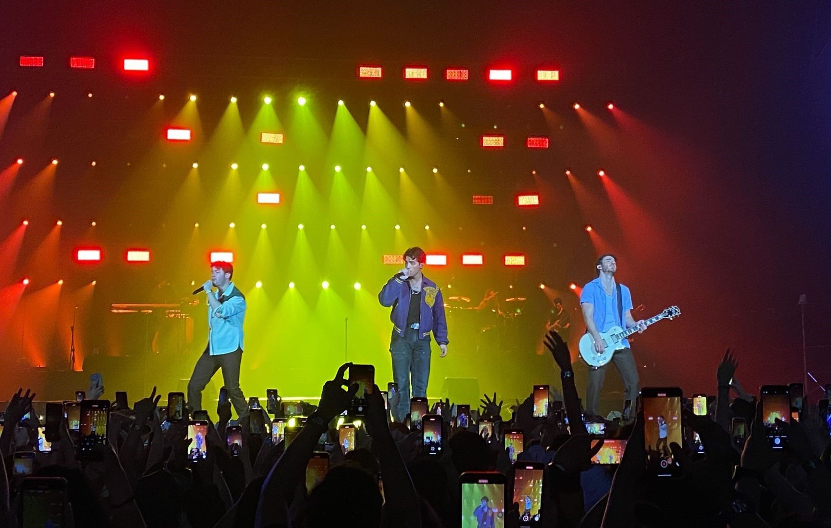 'Manila we love you!': Jonas Brothers enjoy Pinoy food, perform hits at 2024 concert thumbnail