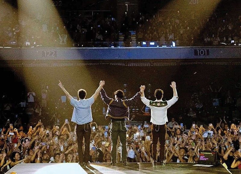 Teen hearts healed: Jonas Brothers treat Pinoy fans to nostalgic comeback concert thumbnail