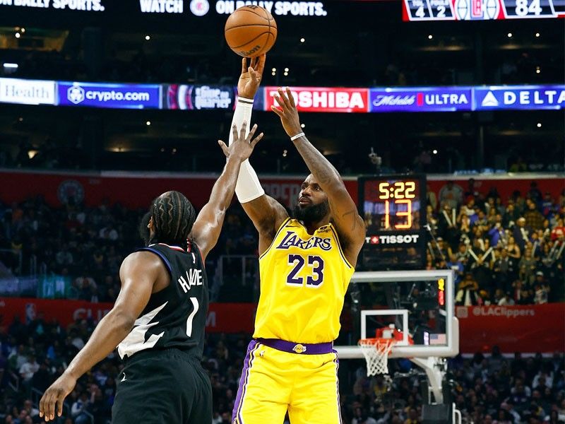 Phenomenal LeBron digs Lakers out of 21-point pit to edge Clippers