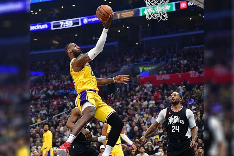 James, Lakers sinapawan ang Clippers