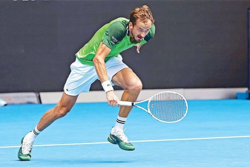 Medvedev cruises into semis in Dubai