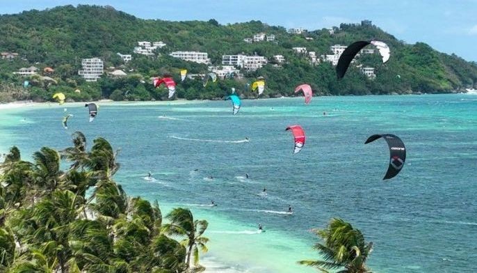 Nederlandse en Turkse kiteboardkampioenen bij ICTSI