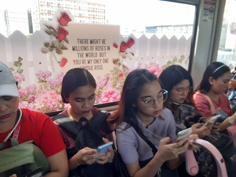 LRT-2, MRT-3 to offer free rides to women this March 8