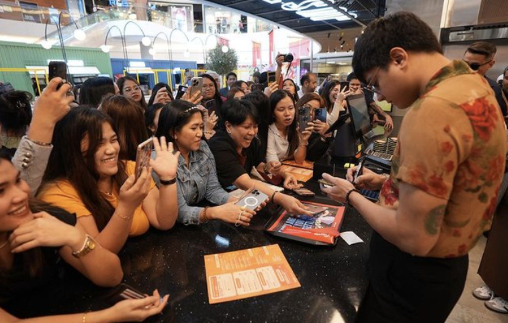 Daniel Padilla opens Filipino restaurant in Dubai