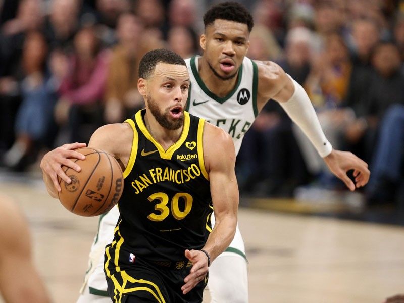 Curry stars as Warriors bounce back to rout Bucks