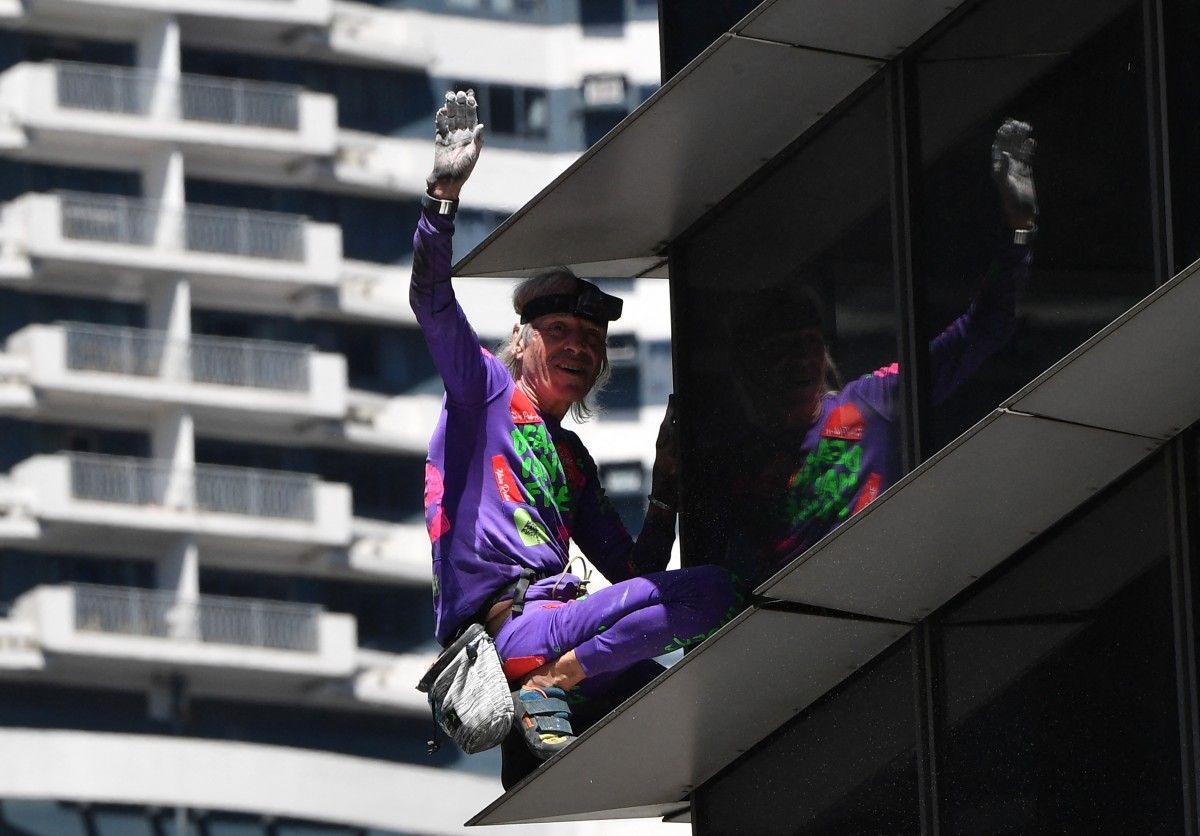WATCH: ‘French Spider-Man’ Alain Robert climbs Makati tower