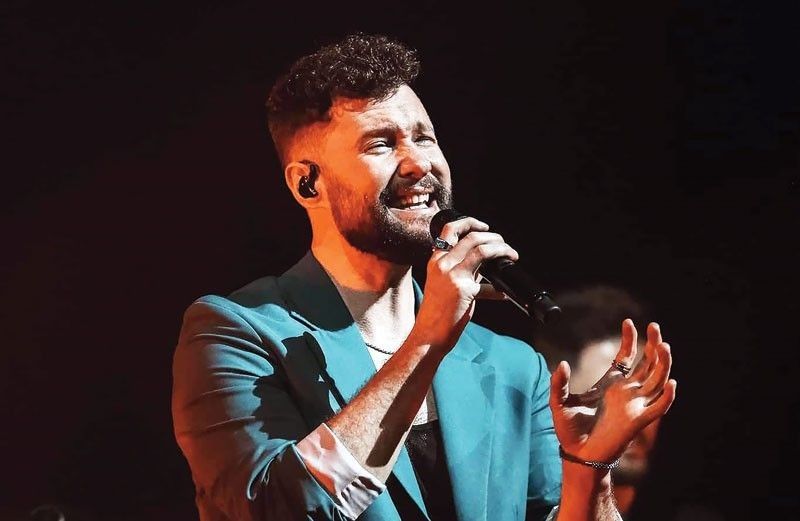 WATCH: Calum Scott surprises fans with mall karaoke performance