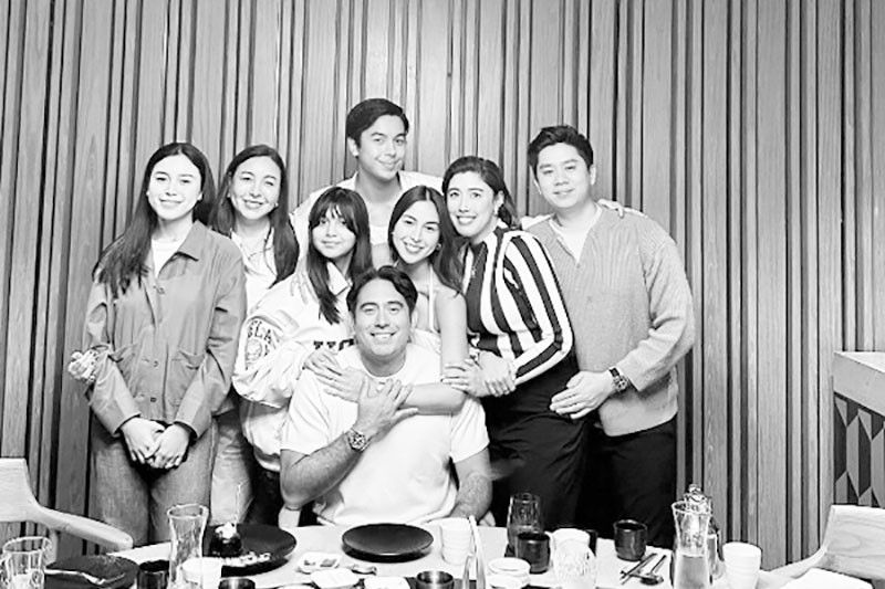 Pamilya ni Julia, pinaghandaan ang birthday ni Gerald