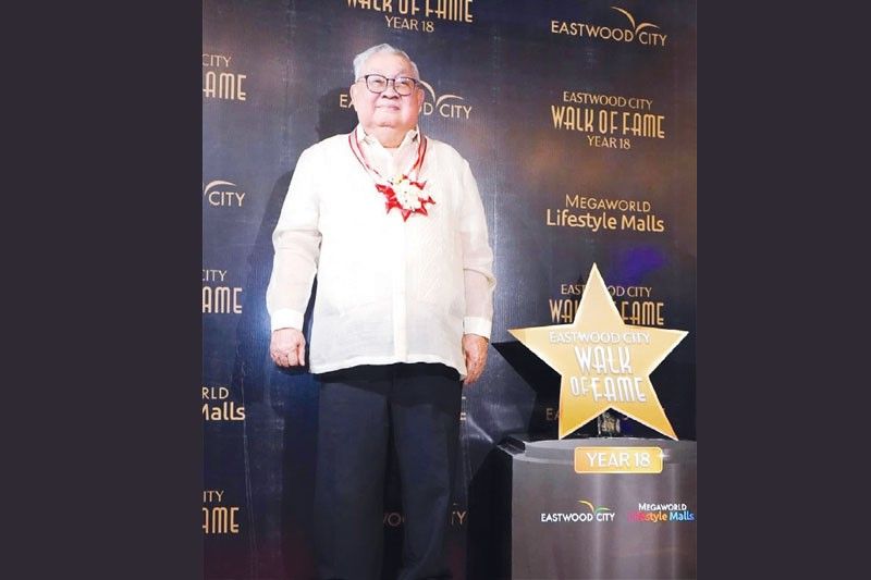 Atty. Felipe L. Gozon at maraming Kapuso personalities binigyan ng star sa Walk of Fame