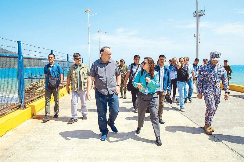 Gibo, AFP officials visit security facilities in Aurora