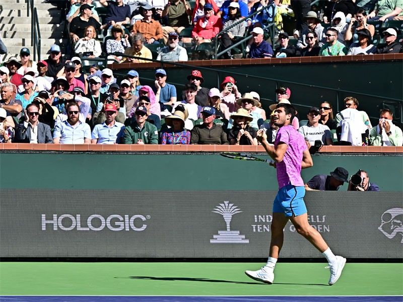 Alcaraz powers through 'bee invasion', Zverev to reach Indian Wells semifinals