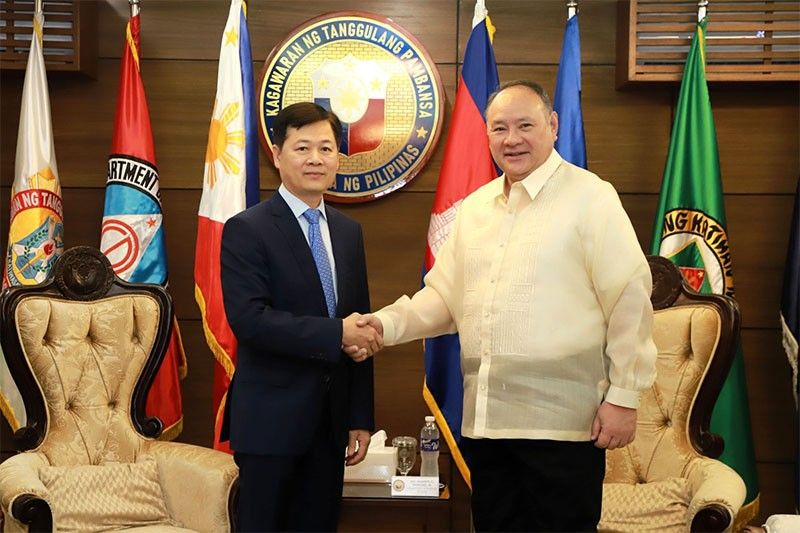 Philippines pushes for stronger defense ties with Cambodia