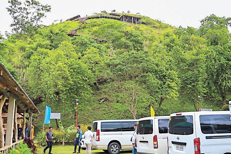 Some developers cut through Chocolate Hills â�� DENR