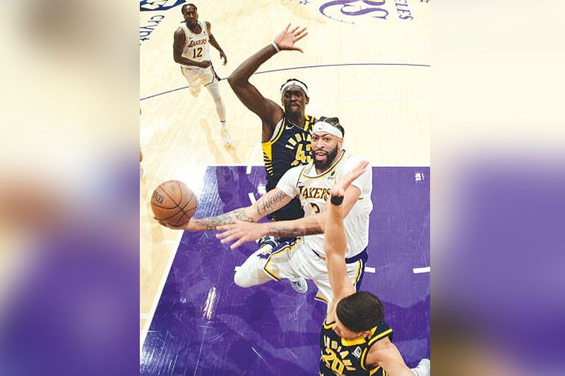 Davis, James binanderahan ang panalo ng Lakers sa Pacers