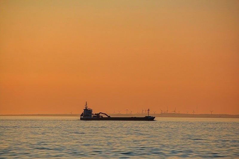 Iran frees 18 Pinoy crew of oil tanker