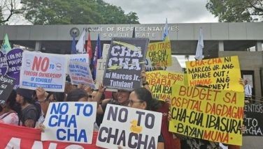 Protesta laban sa Charter Change sa labas ng Kamara ngayong Marso 2024
