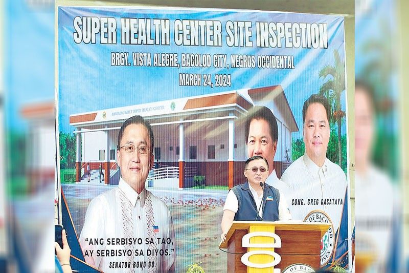Go inspects Bacolod Super Health Center