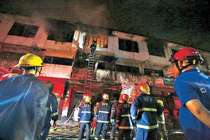 Navotas fire: 1 dead, 15 families homeless