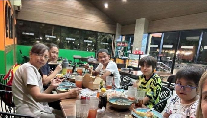 Nanay ni Sarah, napuri sa pagkain kasama ang mga kasambahay