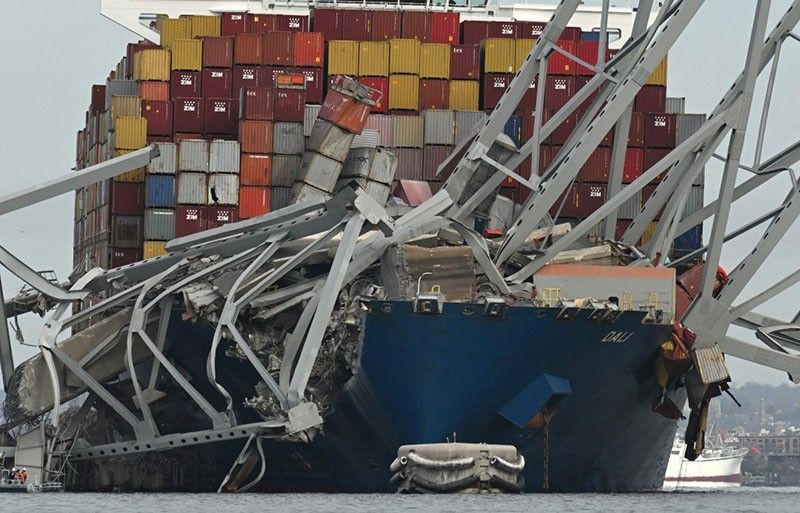 Workers set to remove first piece of collapsed US bridge