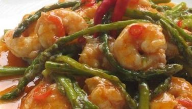 Recipe: Chili Shrimps and Asparagus