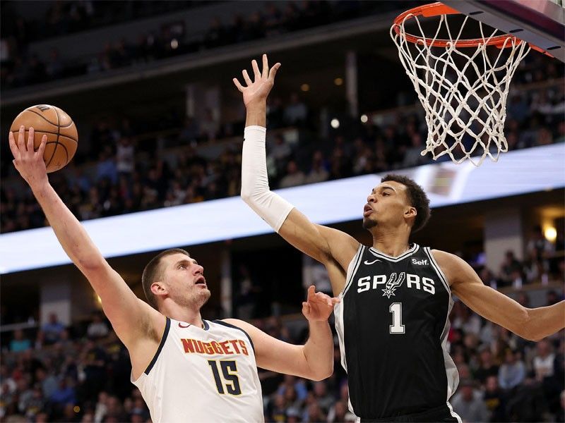 Jokic stars anew as Nuggets rip Spurs