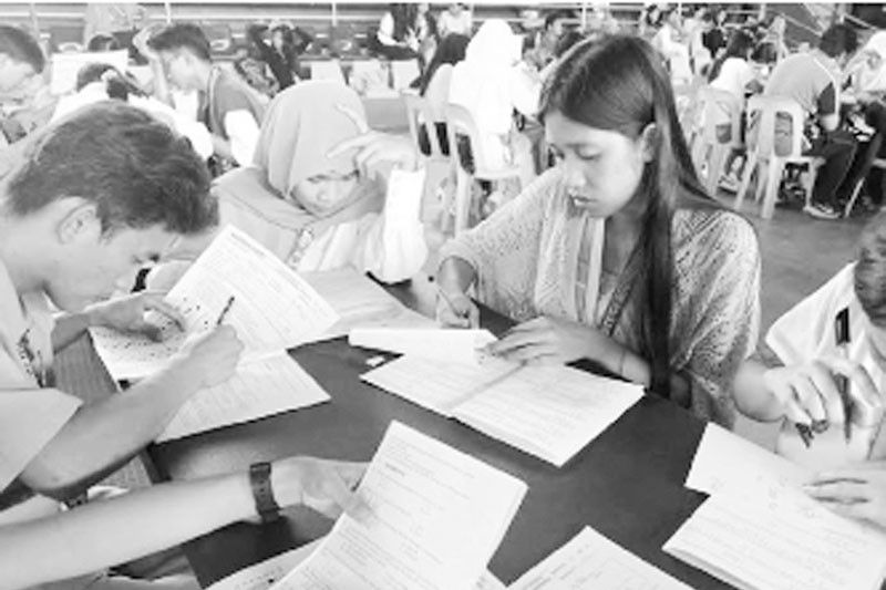 8,000 grad sa Cotabato, sumabak sa scholarship exam