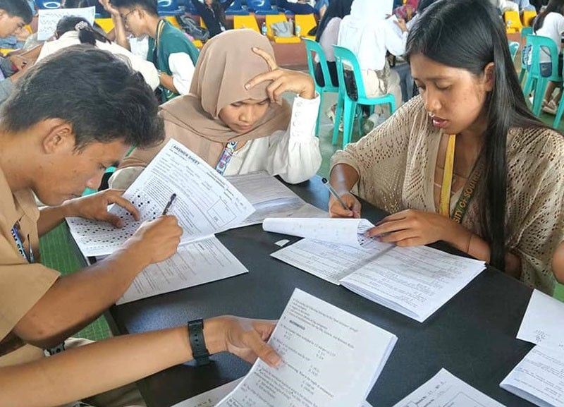 8,000 vie for Cotabato government’s college scholarship support