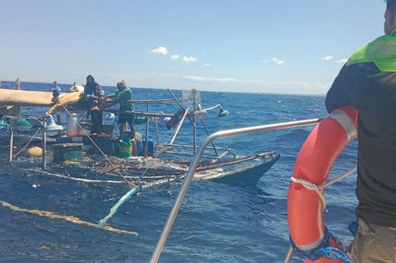 2 fishermen rescued off Occidental Mindoro
