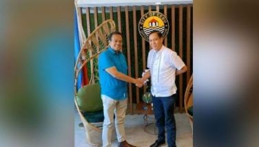 Cebu City Mayor Michael Rama receives South Cotabato Gov. Reynaldo S. Tamayo Jr. at the City Hall during the latter&acirc;��s visit yesterday. Tamayo is also president of the League of Provinces of the Philippines. 