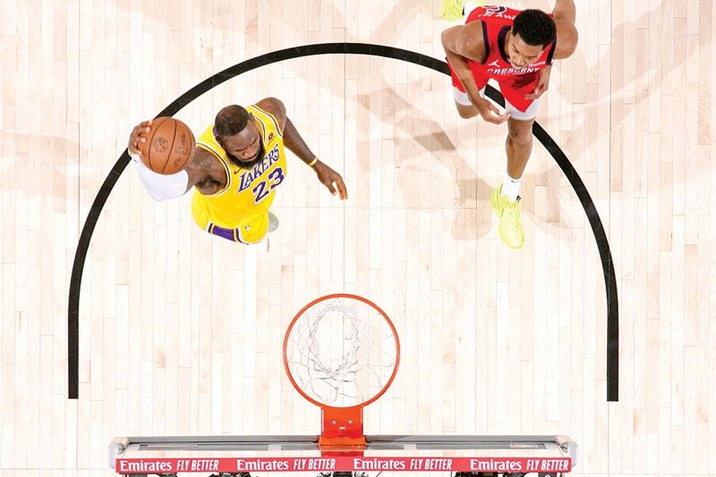 Lakers ni LeBron sud sa playoffs, Warriors ni Curry natagak