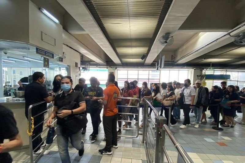 Free MRT-3, LRT-2 rides for solo parents today