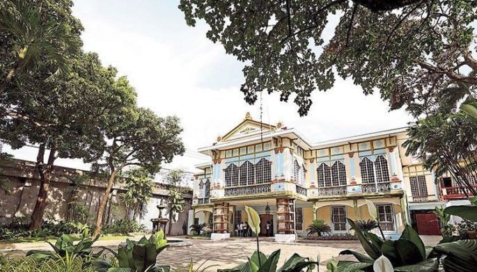 Plans are underway to put up a new presidential museum &acirc;�� similar to the Teus Museum near Malaca&Atilde;&plusmn;ang (top photo) &acirc;�� at the Baguio Mansion House. 