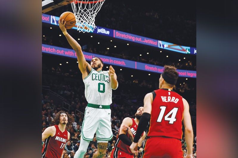 Heat bugbog sa Celtics sa series opener