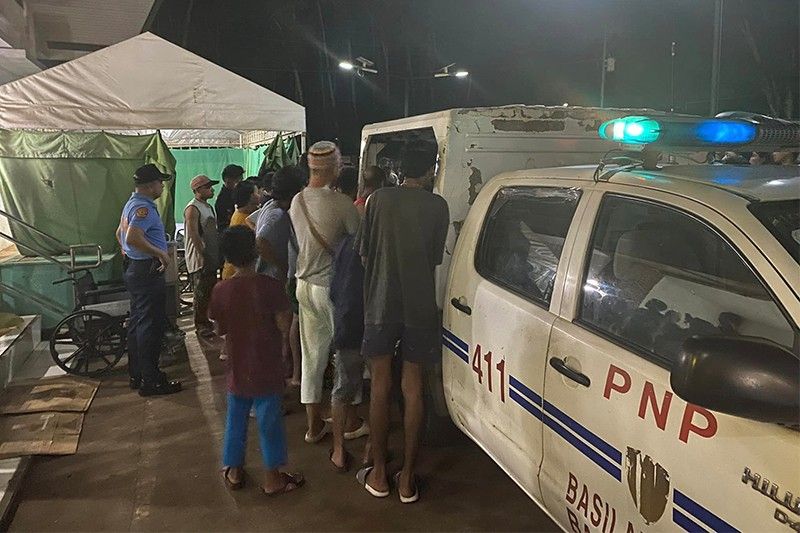 Cop guarding checkpoint in Basilan shot dead