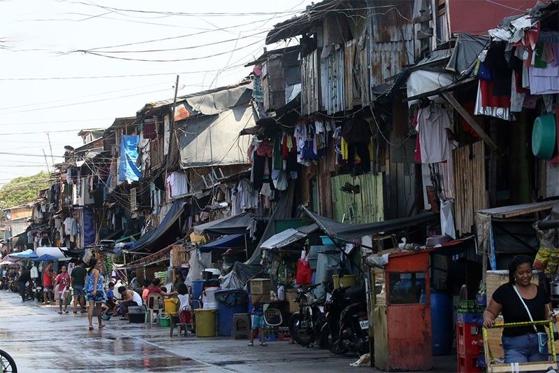46 percent of Pinoy families feel poor â�� SWS