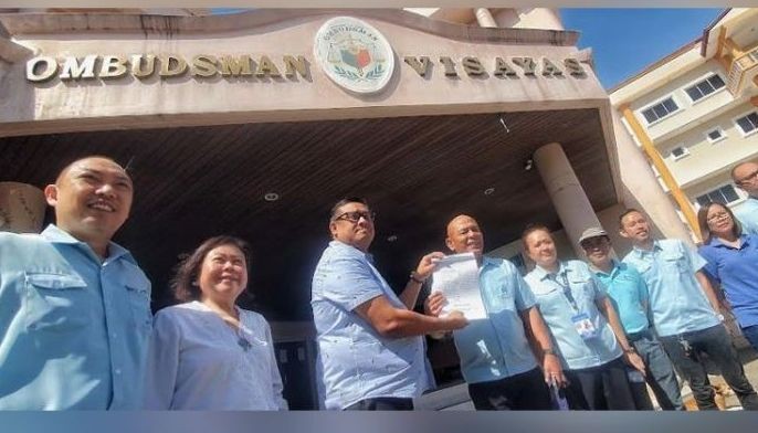 Metro Cebu Water District (MCWD) officials, led by chairman Jose Daluz III and general manager Edgar Donoso, show a copy of the complaint they filed before the Office of the Ombudsman Visayas against City Hall officials responsible for breaking into the water district&acirc;��s office. 