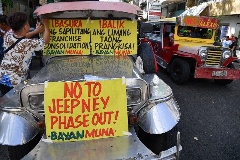Unconsolidated jeepneys given '15-day leeway' after consolidation deadline