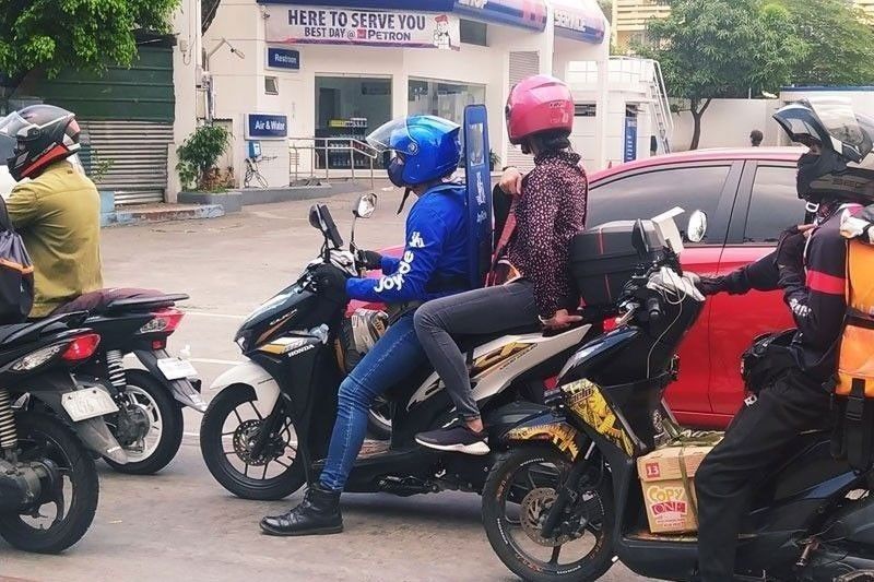 Joyride rider tinangayan ng motor, itinulak pa sa bangin