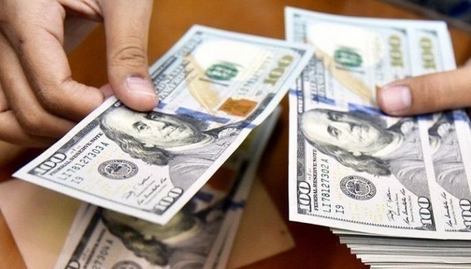 Hot money books net outflow in March