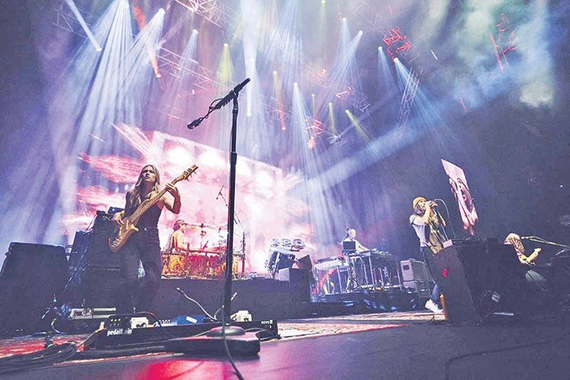 Incubus makes up for lost time with Pinoy fans in sixth Manila concert