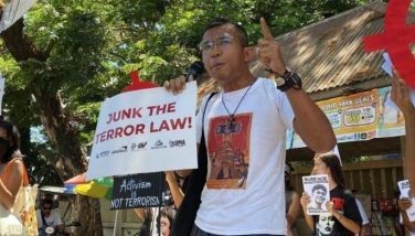 This photo shows an activist in front of the Cabanatuan Hall of Justice in Nueva Ecija protesting the indictment for terrorism charges of 34 activists.