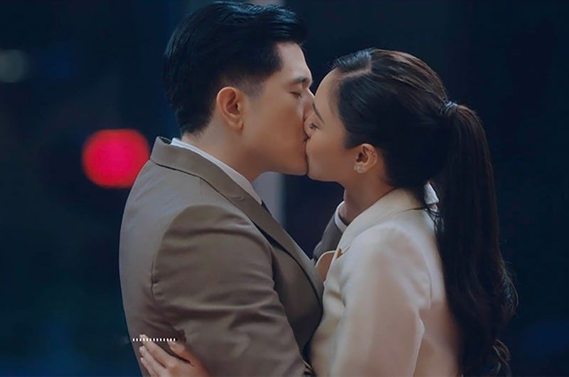 First kiss ng KimPau, trending online!