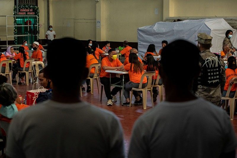 DOJ, CHR probe â��degrading, traumaticâ�� strip searches at Bilibid