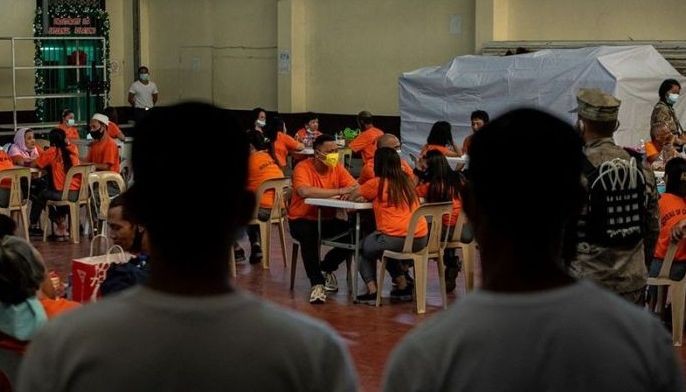 Inmates from the Correctional Institution for Women visit their husbands or relatives at the New Bilibid Prison during the Christmas holidays, in Muntinlupa on December 24, 2022. 