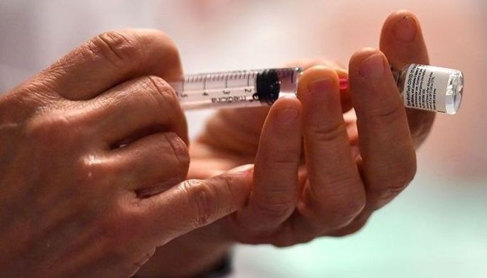 A nurse fills a syringe with the Pfizer-BioNtech coronavirus disease (Covid-19) vaccine on Jan. 4, 2020 at the Antonin Balmes gerontology center in Montpellier in the south of France. 