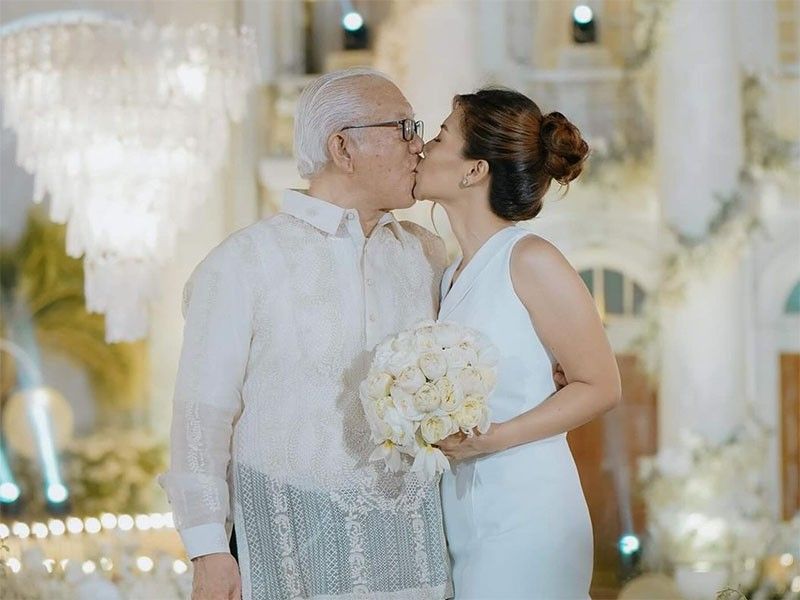 Batangas governor Mandanas, 80, weds lawyer, 32
