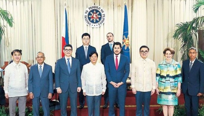 President Marcos joins officials of global firm Cerberus and shipbuilder HD Hyundai following the signing of a partnership deal at Malaca&Atilde;&plusmn;ang yesterday. With them are Ambassadors MaryKay Carlson of the US and Lee Sang-Hwa of South Korea (left, front row).