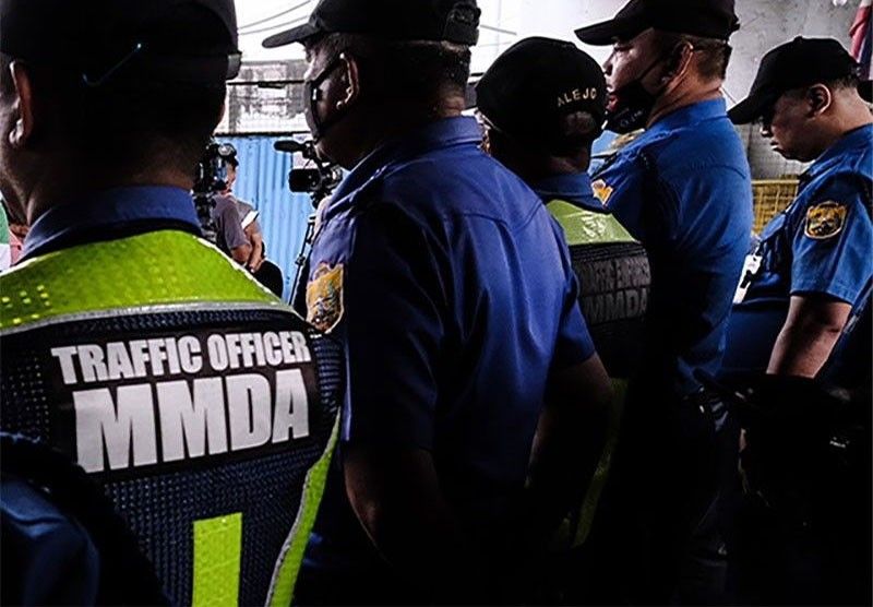 Traffic enforcers ng 10 LGUs, na-deputized na ng MMDA